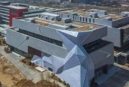 環鏈電動妖精视频在线观看高清在青島圖書館新館中擔任吊重職務